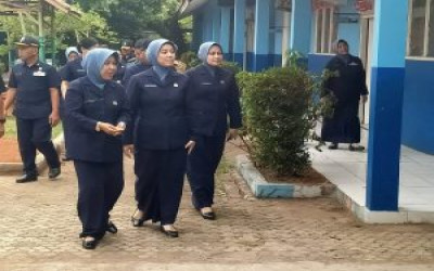 KUNJUNGAN IBU KETUA PEMBINA YAYASAN HANG TUAH NY. FERA MUHAMMAD ALI DAN PELETAKAN BATU PERTAMA PEMBANGUNAN LABORATORIUM KOMPUTER DI SD PLUS HANG TUAH 5